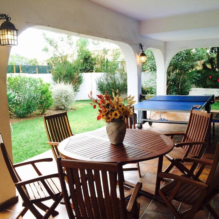 Family villa with garden next to the beach - Villa - 1