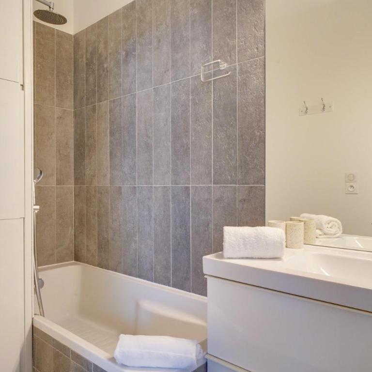Le Particulier - Centre ville de Bordeaux - Three-Bedroom Apartment - 16