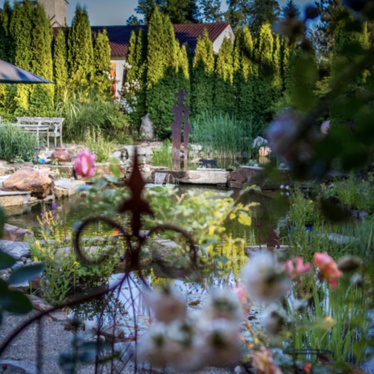 Glückliche Kuh-Villa - Achtsamer Rückzugsort mit Traumgarten, Schwimmteich & Raum zum Sein bis 18 Personen - Allgäu - Suite Loft - 9