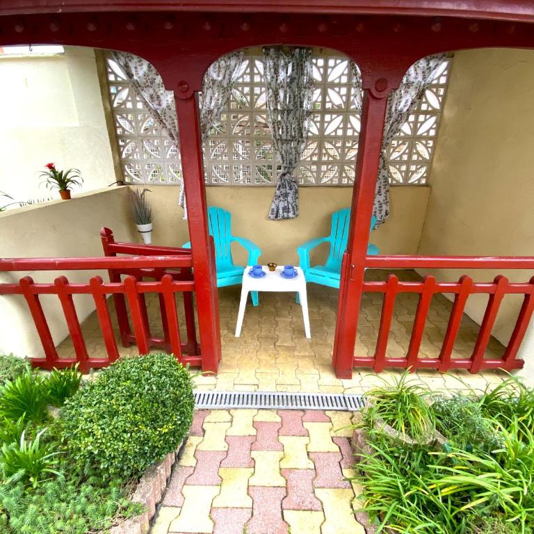 MAISON FLEURIE quartier calme - Maison 2 Chambres - 6