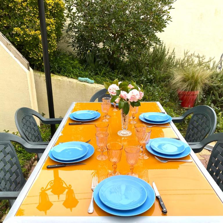MAISON FLEURIE quartier calme - Maison 2 Chambres - 16