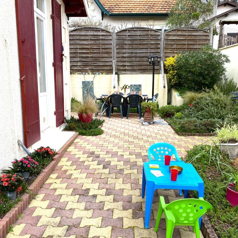 MAISON FLEURIE quartier calme - Maison 2 Chambres - 21