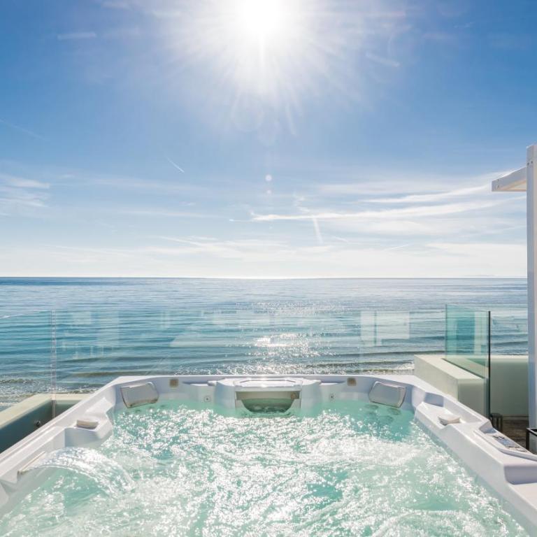 Frontline 6 BDRM Luxury Villa w Beach Access - Villa - Beach Front - 33