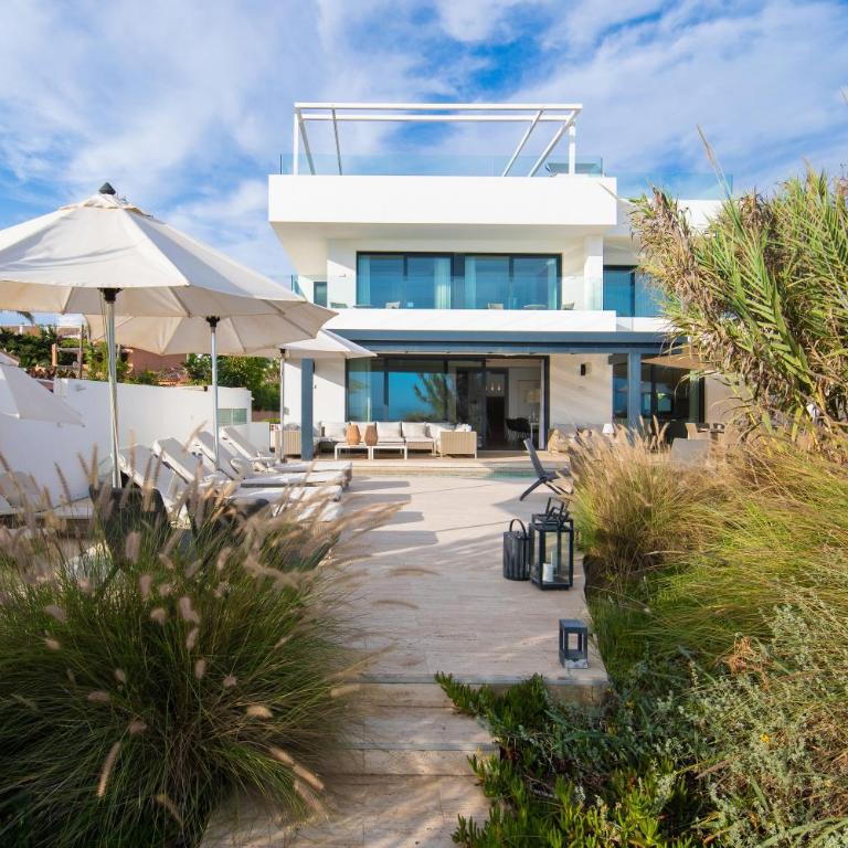 Frontline 6 BDRM Luxury Villa w Beach Access - Villa - Beach Front - 6
