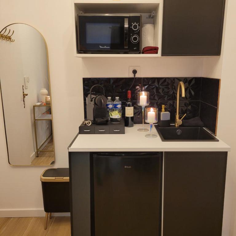 Nuit d'évasion love room avec baignoire balnéo et jardin avec spa - One-Bedroom Apartment - 13