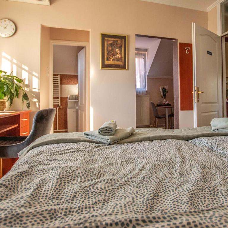Garden Apartment 2 - One-Bedroom Apartment - 3