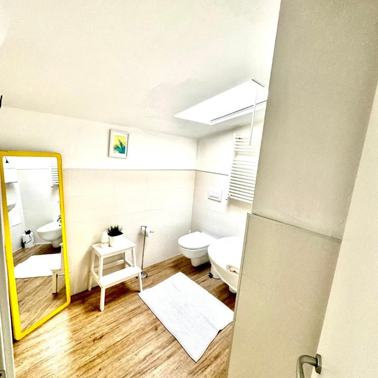 Celeste's House - Celestes Balcony Apartment-Split Level - 10