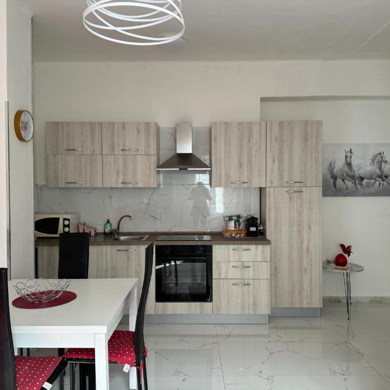 WH - Dolce Vita - Bilocale - 5 Minuti Dal Centro - Parcheggio Gratuito - Wifi - Appartamento con 1 Camera da Letto - 15