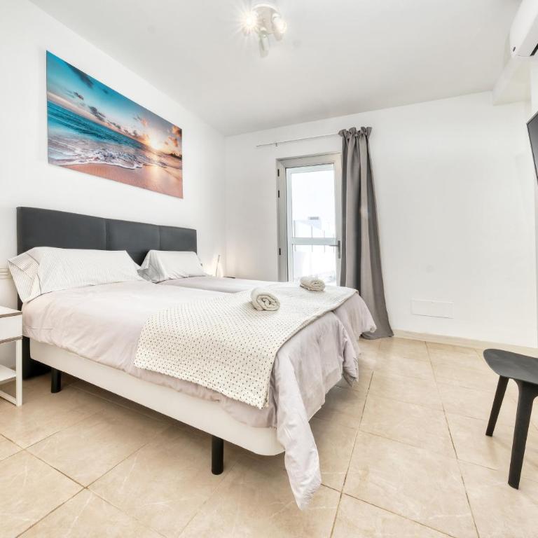 Villa Cassia - Private Pool, Foosball, BBQ, Air-Con and SAT Tv By Lanzarote Vacation Homes - Three-Bedroom House - 13