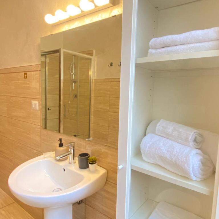 Golden Essence Apartment - terrace & metro - Appartement 3 Chambres - 30