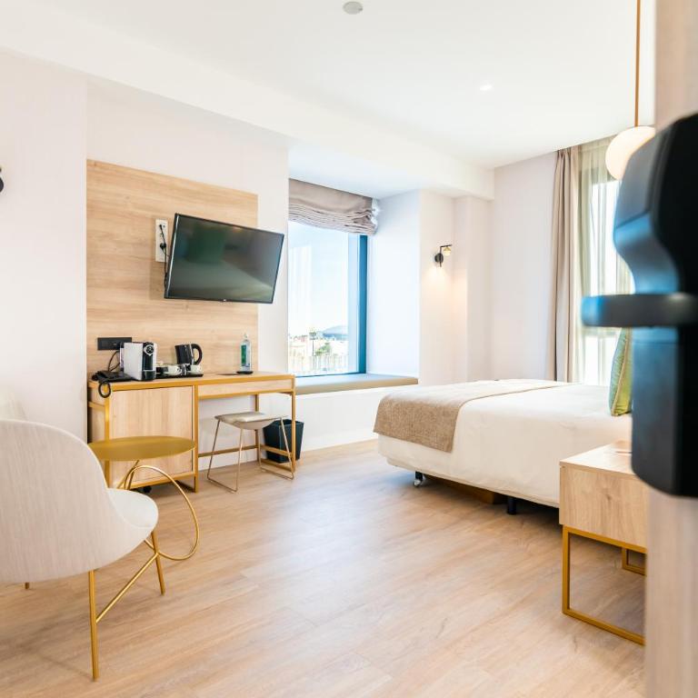 Hotel Málaga Vibes - Habitación Deluxe con cama extragrande - 5