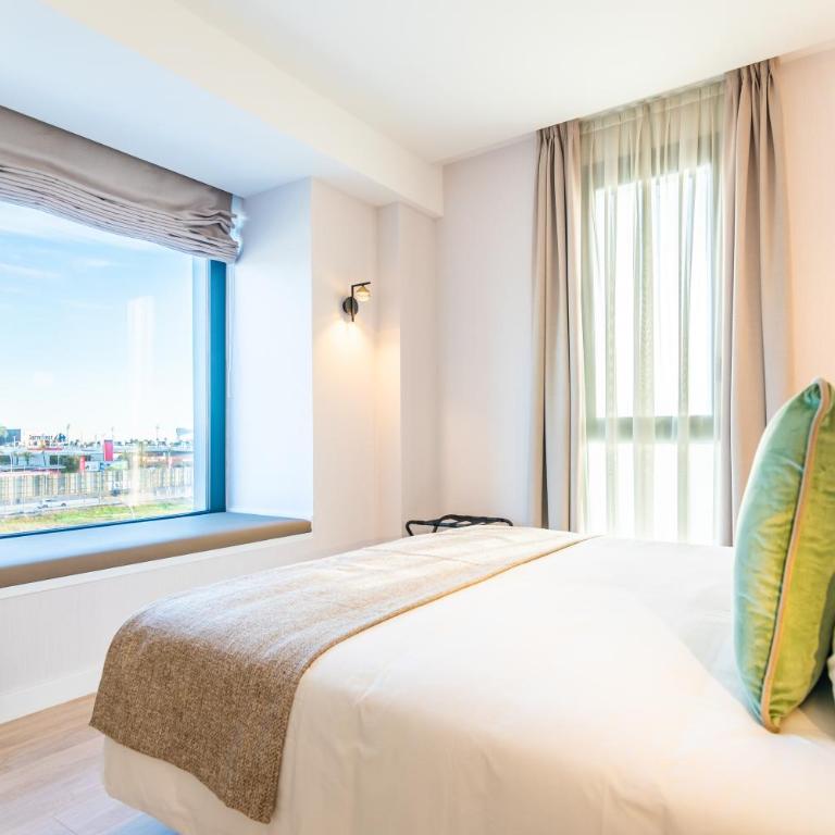 Hotel Málaga Vibes - Habitación Deluxe con cama extragrande - 3