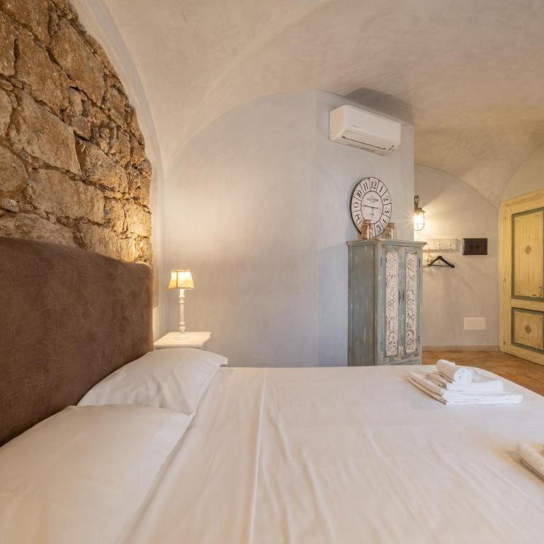 Dimoras Stone Suites - Camera King Standard - 6
