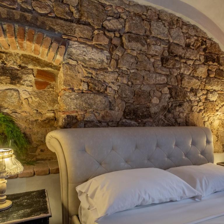 Dimoras Stone Suites - Camera Deluxe - 2