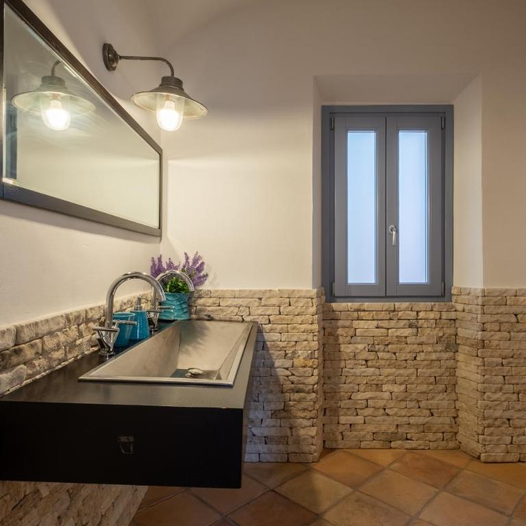 Dimoras Stone Suites - Suite King con Vasca Idromassaggio - 14