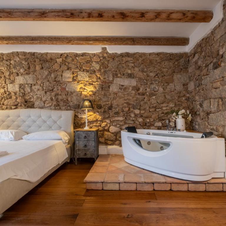 Dimoras Stone Suites - Suite King con Vasca Idromassaggio - 3