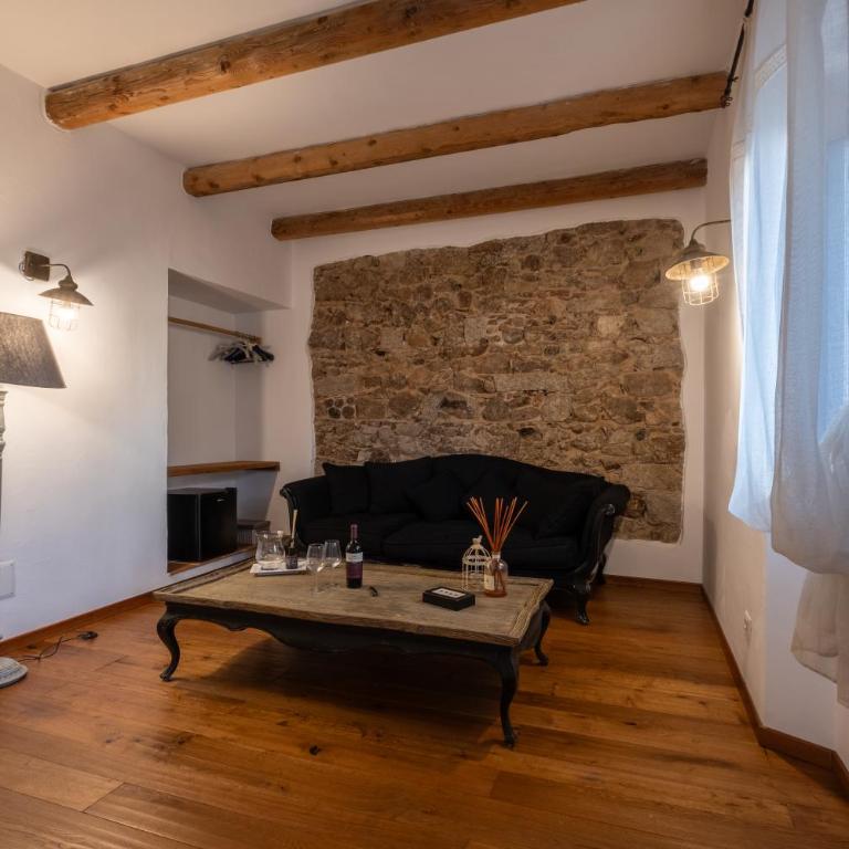 Dimoras Stone Suites - Suite King con Vasca Idromassaggio - 2