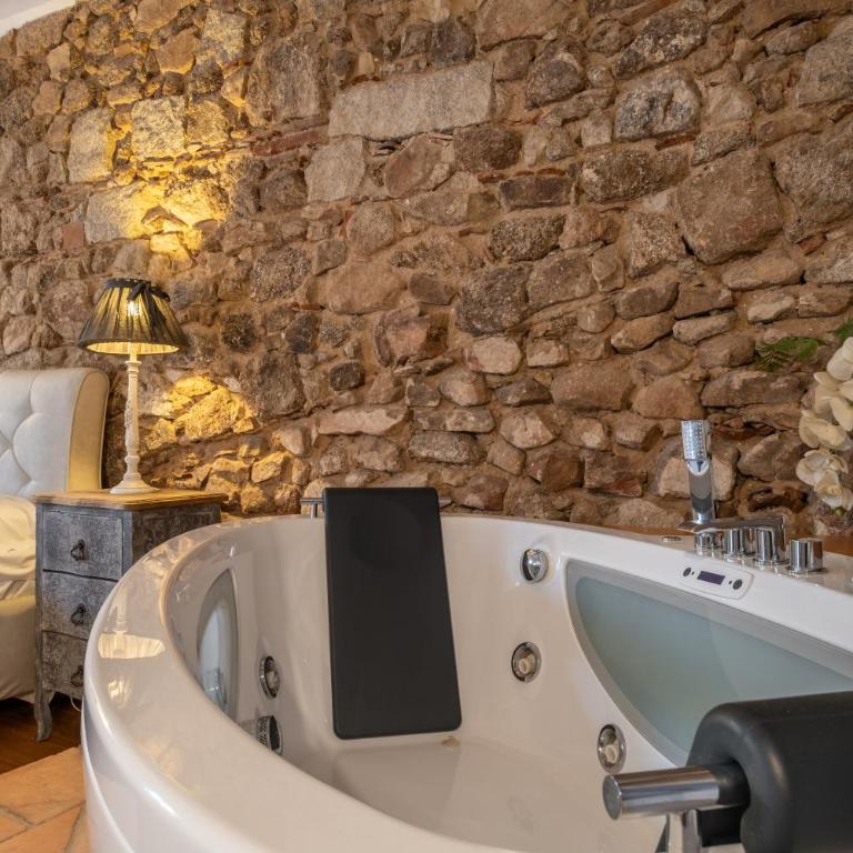 Dimoras Stone Suites - Suite King con Vasca Idromassaggio - 9