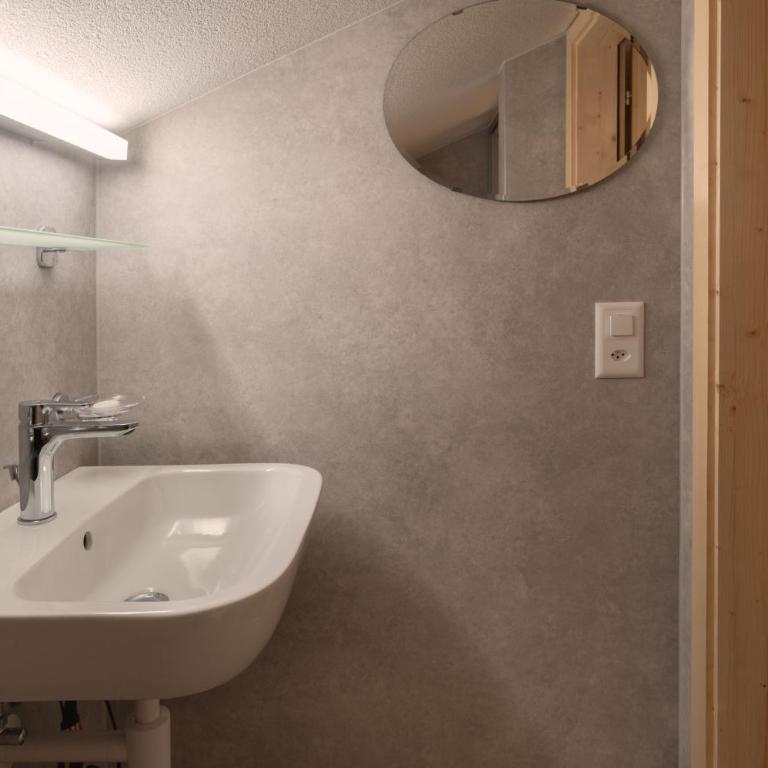 Lehmann's Herberge Hostel - Doppel-/Zweibettzimmer - Dachgeschoss - 21