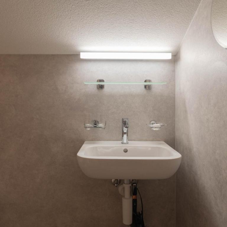 Lehmann's Herberge Hostel - Doppel-/Zweibettzimmer - Dachgeschoss - 24
