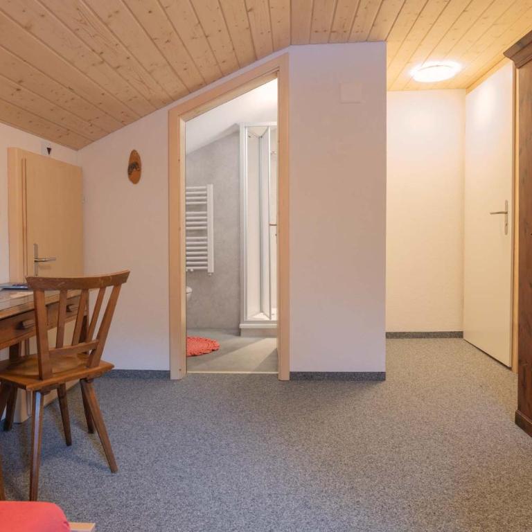 Lehmann's Herberge Hostel - Doppel-/Zweibettzimmer - Dachgeschoss - 12