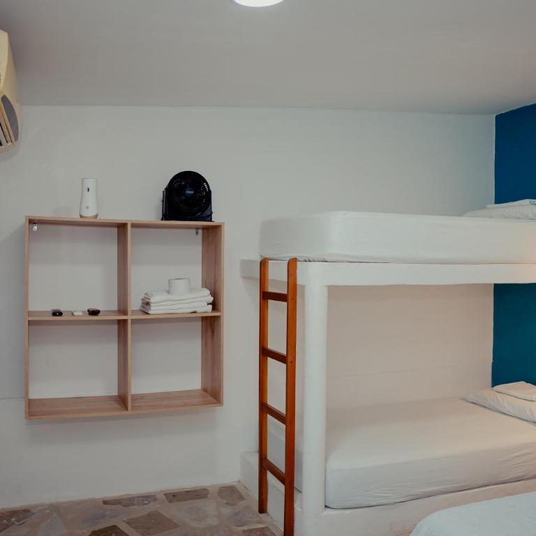 Hotel Casamart Rodadero - Habitación Familiar con baño privado - 5