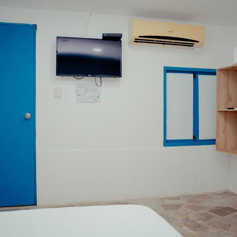 Hotel Casamart Rodadero - Habitación Familiar con baño privado - 8