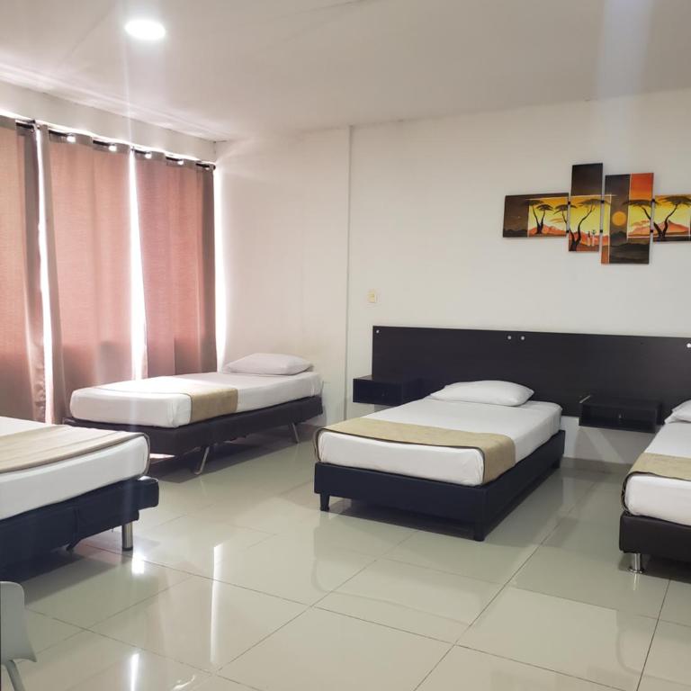 Hotel Suite Center Pereira - Habitación Cuádruple Confort - 2
