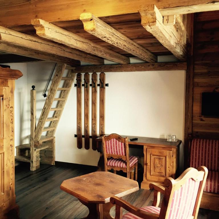 Hôtel Le Grand Chalet - Junior Familiensuite im Chalet mit Balkon und Bergblick - 6