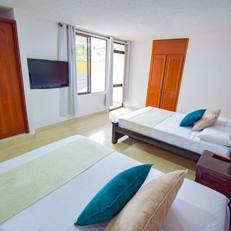 Hotel Toledo Plaza - Habitación Cuádruple Estándar - 25