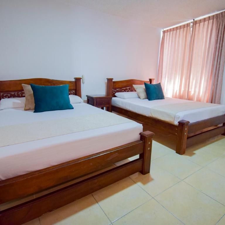 Hotel Toledo Plaza - Habitación Familiar - 5