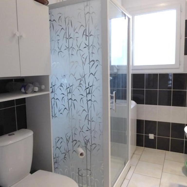 Villa rénovée 4 pièces, proche plage et commerces, jardin et parking, animaux acceptés - Villa 3 Chambres - 8