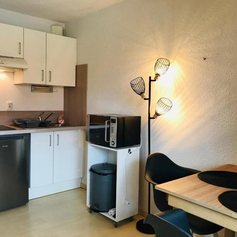 Studio Cabine à 400m Plage avec Piscine, Parking Privé, Proche Commerces à Argelès-sur-Mer - FR-1-776-16 - Appartement - 2