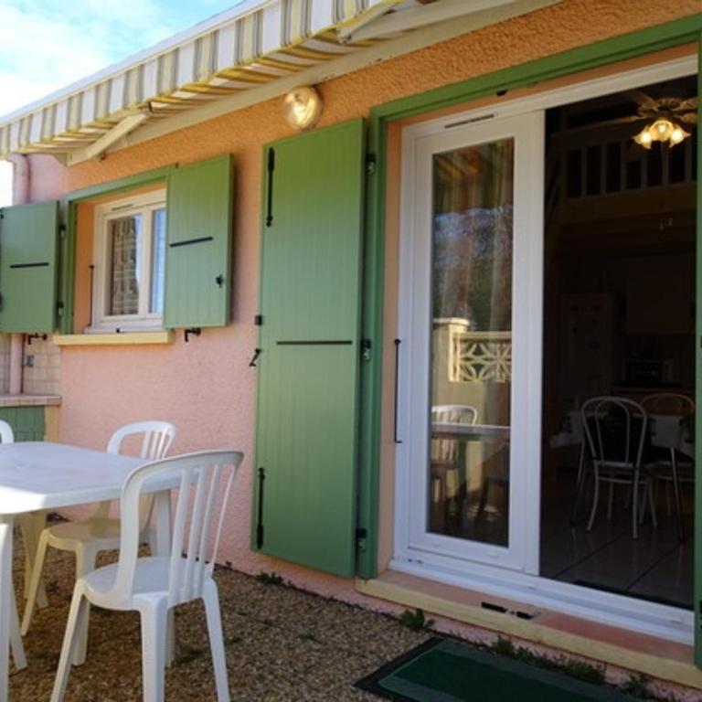 Pavillon rénové 2 pièces + mezzanine à 500m de la plage avec parking privé - FR-1-776-53 - Maison de Vacances - 1