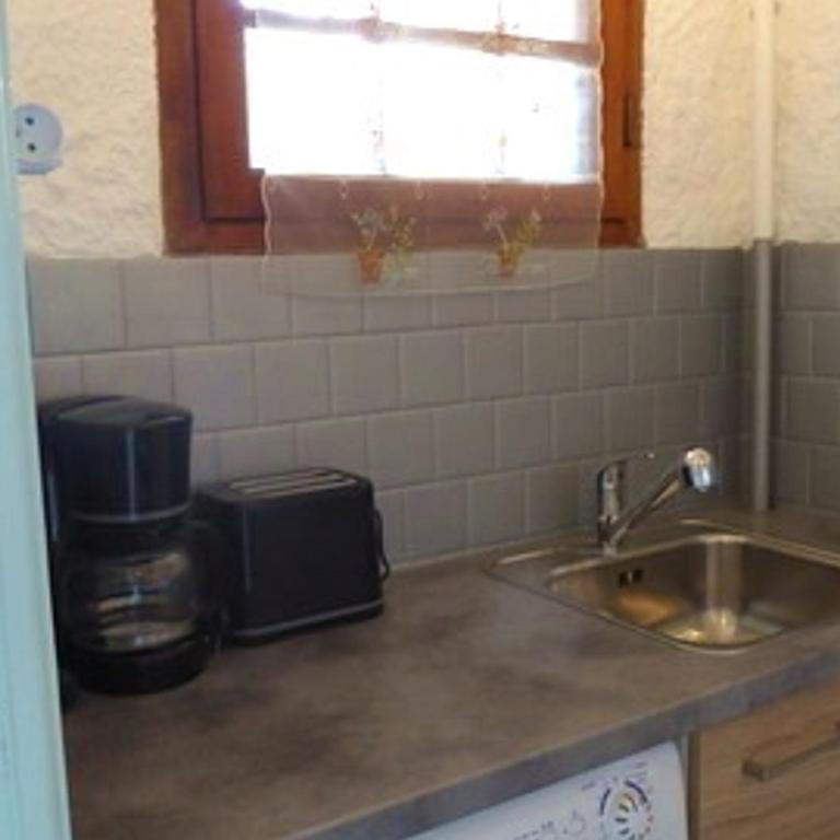 Charmant T2 rénové, proche plage et commerces, balcon, parking, accepte petits animaux - FR-1-776-56 - Studio - 4