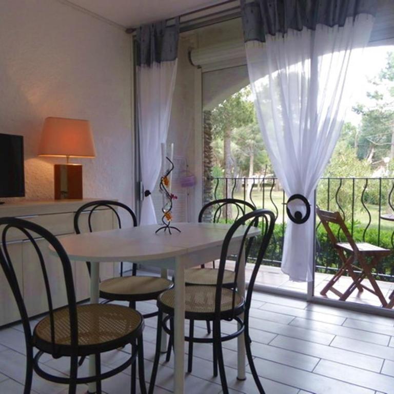 Charmant T2 rénové, proche plage et commerces, balcon, parking, accepte petits animaux - FR-1-776-56 - Studio - 5