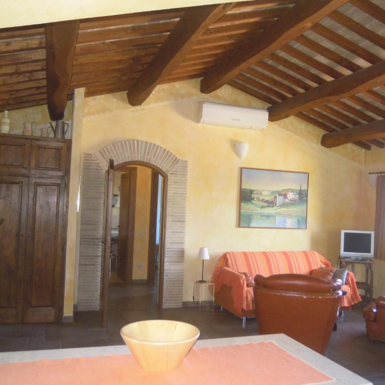 Casa Vacanze Vigna di Valle - Camera Matrimoniale con Vista Parco - 11