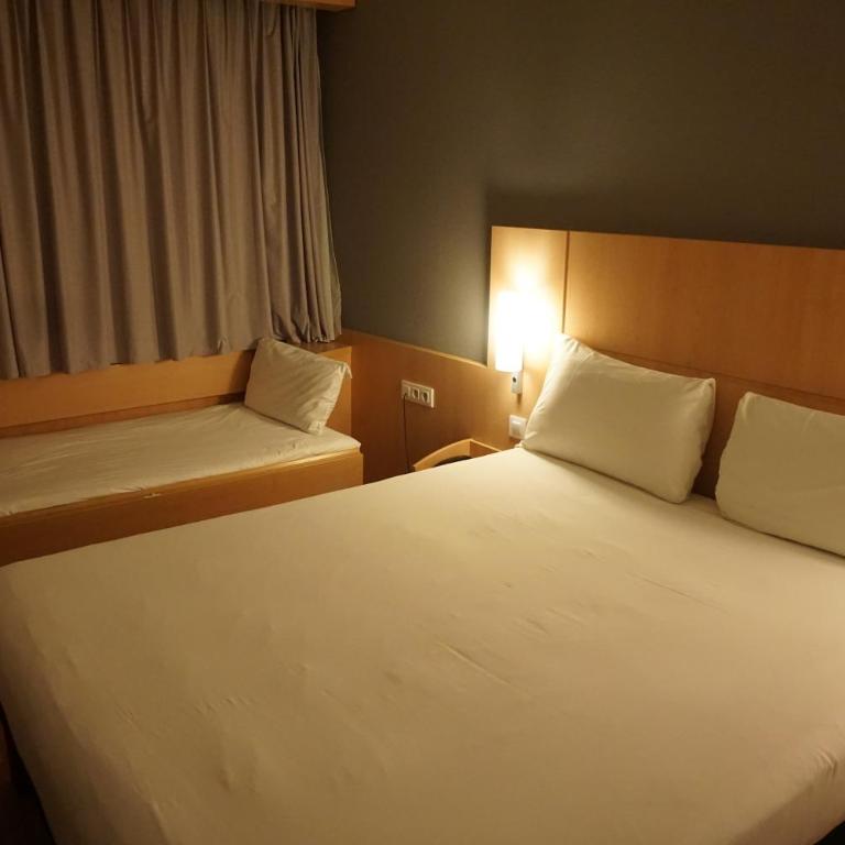 Ibis Girona - Habitación Triple - 6