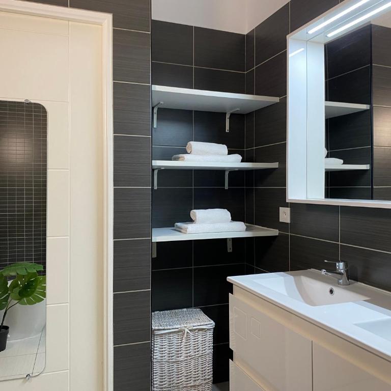 Inter Superb Studio Piscine 5 min gare - Appartement avec Douche - 8
