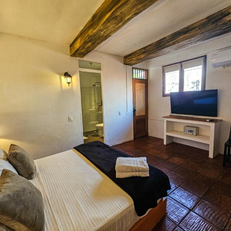 Casa Be Getsemaní - Habitación con cama extragrande y vistas al jardín - 32