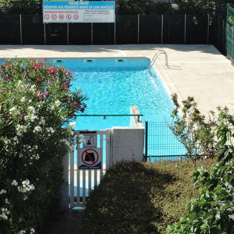 Studio cabine refait à neuf avec terrasse, piscine, parking et lave-linge - Le Grau-du-Roi - FR-1-307-249 - Monolocale - 4
