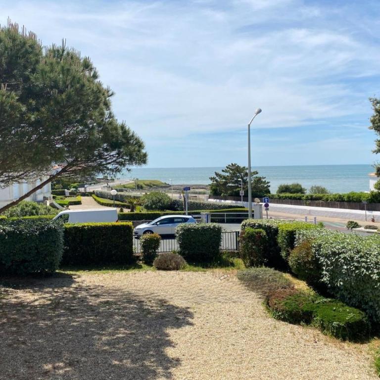 Grand appartement 3 chambres vue mer Pontaillac - Three-Bedroom Apartment - 4