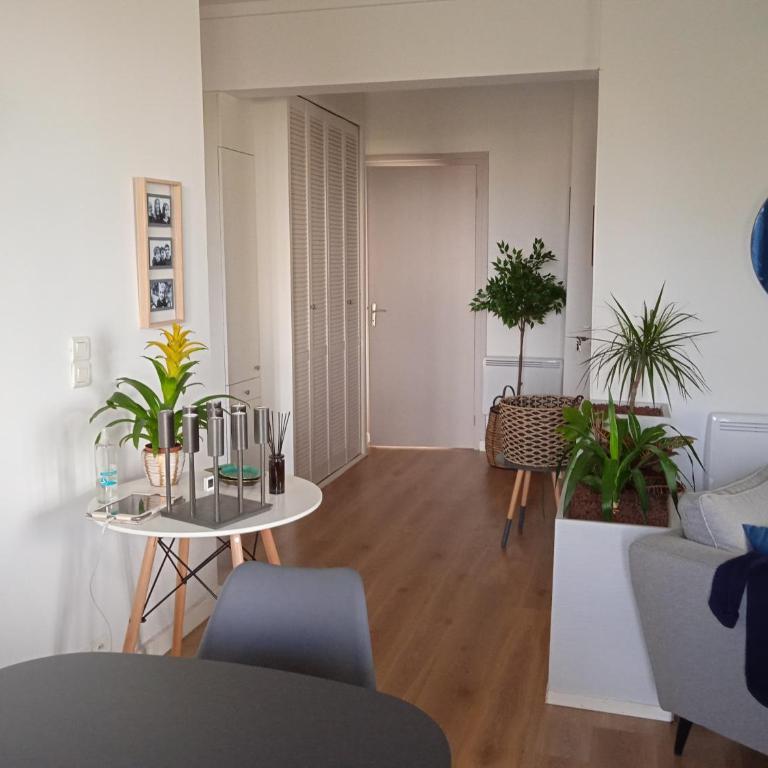 Grand appartement 3 chambres vue mer Pontaillac - Three-Bedroom Apartment - 8