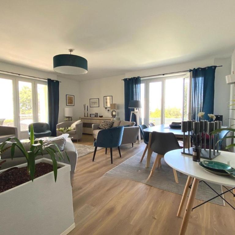 Grand appartement 3 chambres vue mer Pontaillac - Three-Bedroom Apartment - 12