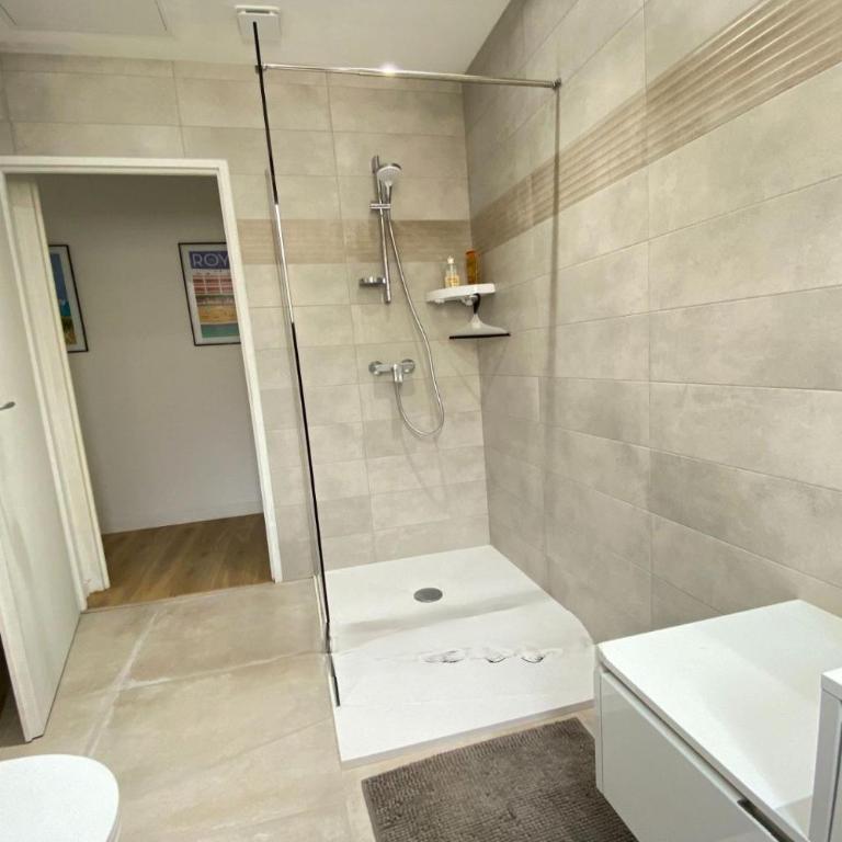 Grand appartement 3 chambres vue mer Pontaillac - Three-Bedroom Apartment - 25