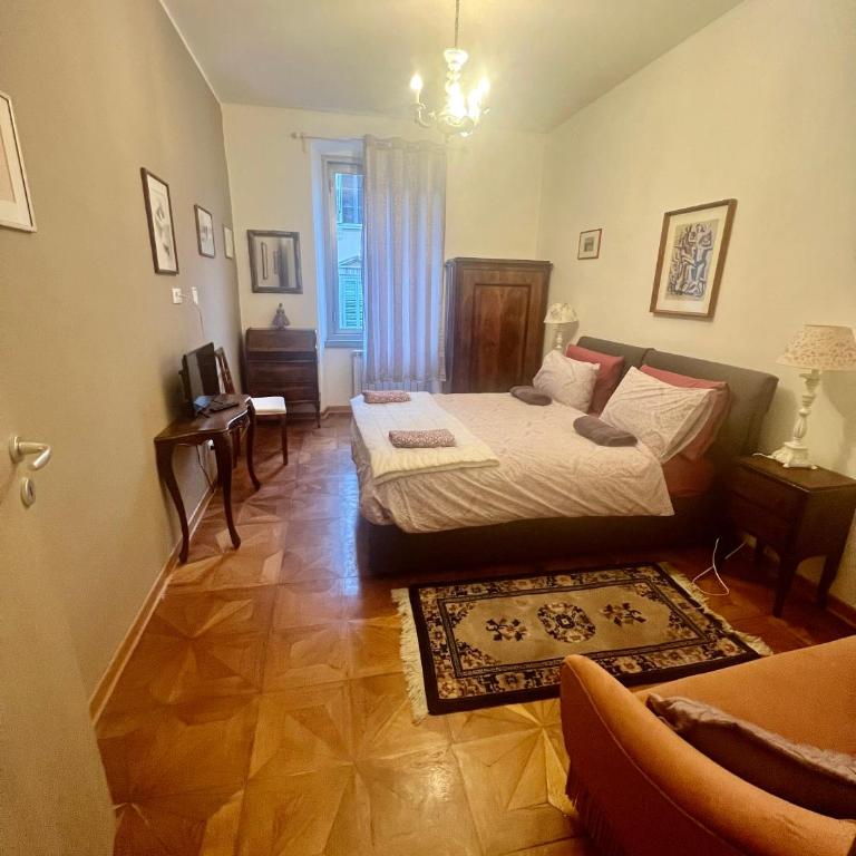 Alla Scalinata del Teatro Rossetti in viale XX Settembre parcheggio - Casa con 2 Camere da Letto - 16