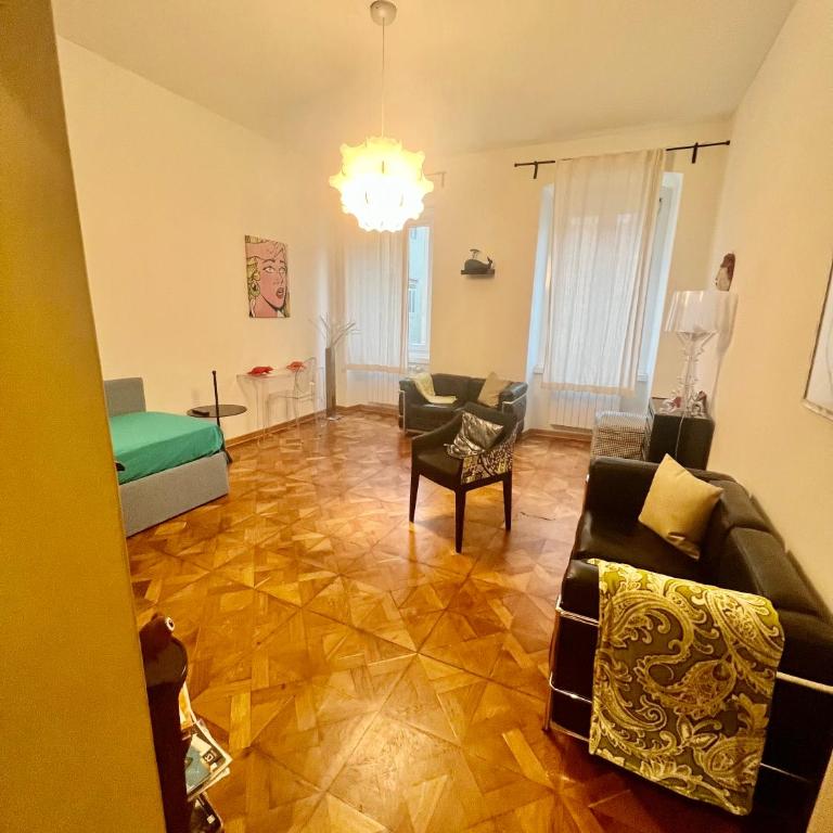 Alla Scalinata del Teatro Rossetti in viale XX Settembre parcheggio - Casa con 2 Camere da Letto - 7