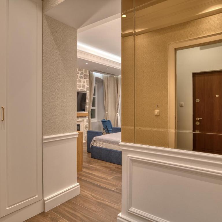 Hive Luxury Suites by MN Property - One-Bedroom Apartment - 5