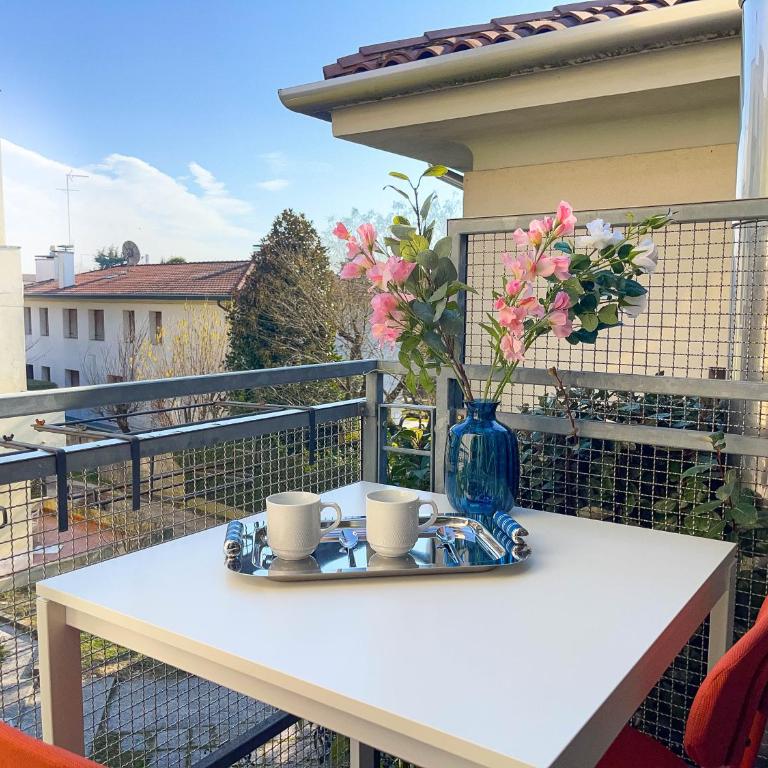 Spazioso Apt vicino Stazione - Posto Auto - Appartamento con 2 Camere da Letto - 2