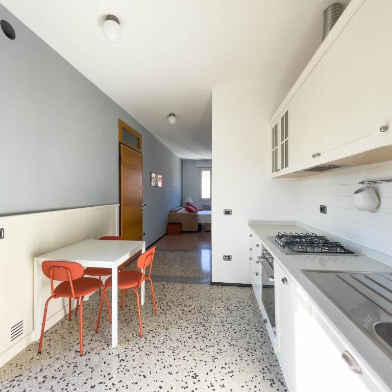 Spazioso Apt vicino Stazione - Posto Auto - Appartamento con 2 Camere da Letto - 25